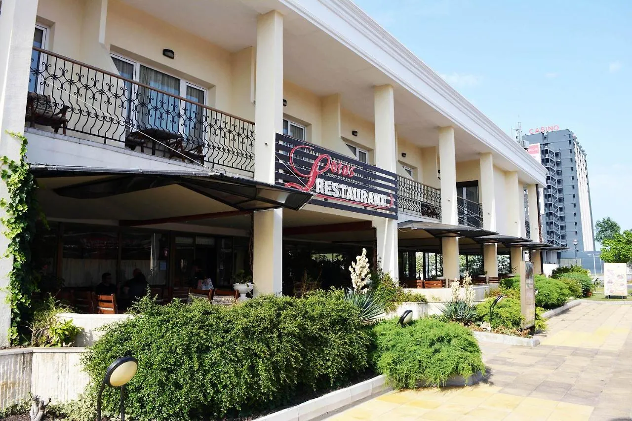 Lotus Family Hotel - Free Parking Slăntjev Brjag 3*,